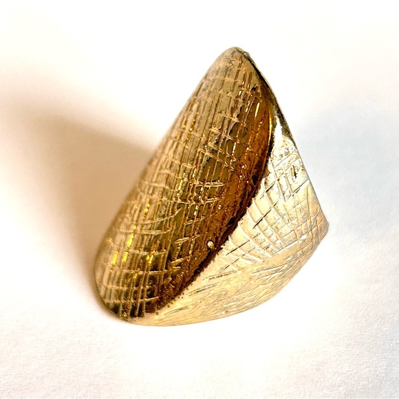 Chunky Gold Textured Women's Ring Size 6 - Picture 10 of 10